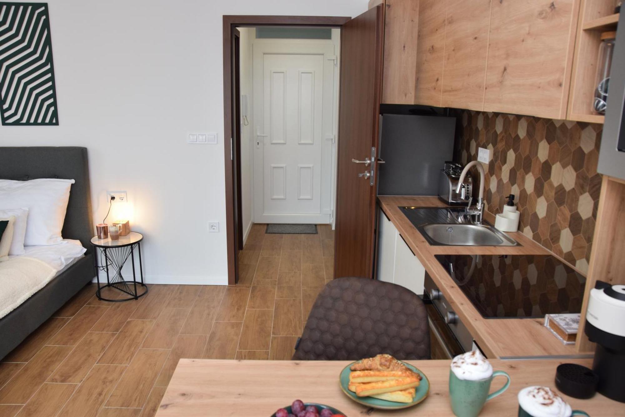 Silentium Premium Apartman ชาร์วาร์ ภายนอก รูปภาพ