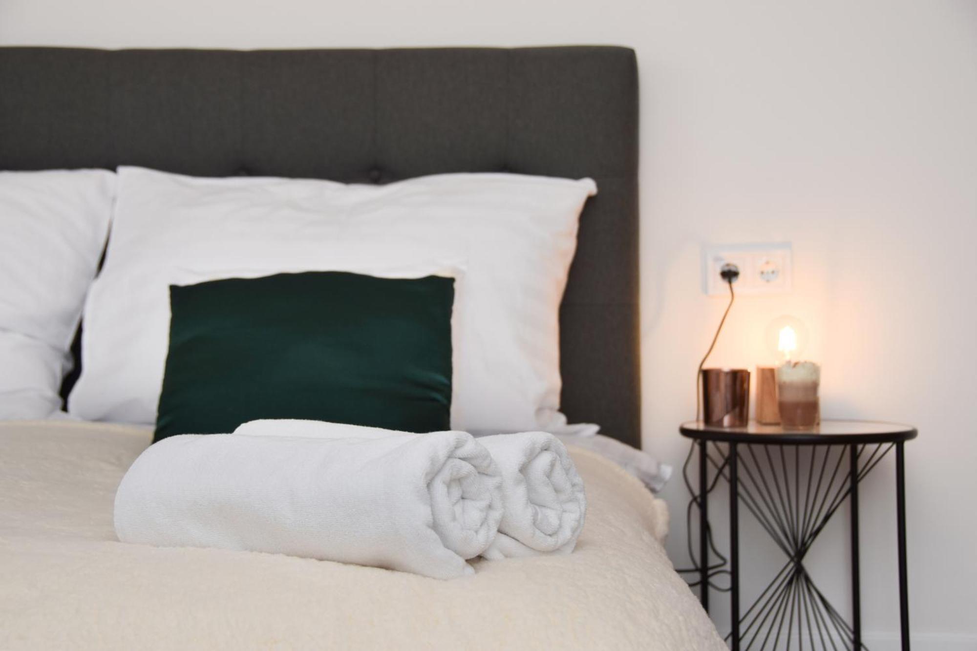 Silentium Premium Apartman ชาร์วาร์ ภายนอก รูปภาพ